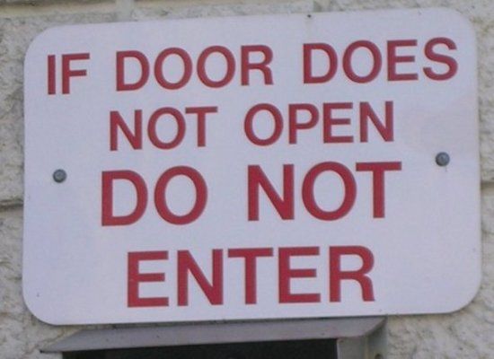 funny-bizarre-sign-if-door-does-not-open